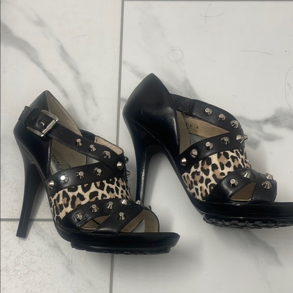Michael Kors Black Stiletto Heels with Animal Print and Silver Details Sz 5.5 - Picture 3 of 9